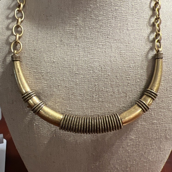 Stella And Dot Gold tone Statement Necklace - Picture 3 of 5